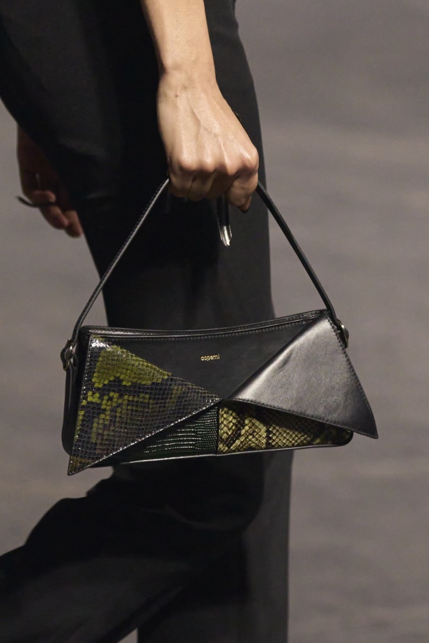 مجموعة Coperni لخريف 2024 ابتكارات جديدة في عالمي الموضة والتكنولوجيا 