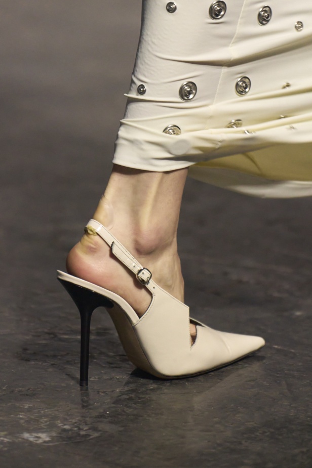 مجموعة Coperni لخريف 2024 ابتكارات جديدة في عالمي الموضة والتكنولوجيا 