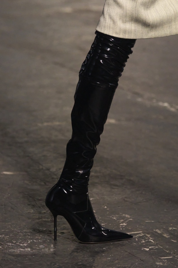 مجموعة Coperni لخريف 2024 ابتكارات جديدة في عالمي الموضة والتكنولوجيا 