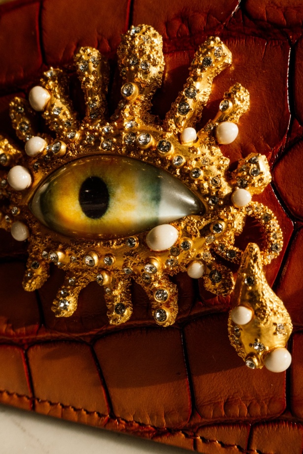 مجموعة Schiaparelli لخريف وشتاء 2024.. فخامة معتادة وعالم من الإبداع