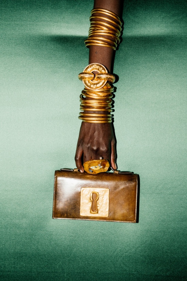 مجموعة Schiaparelli لخريف وشتاء 2024.. فخامة معتادة وعالم من الإبداع