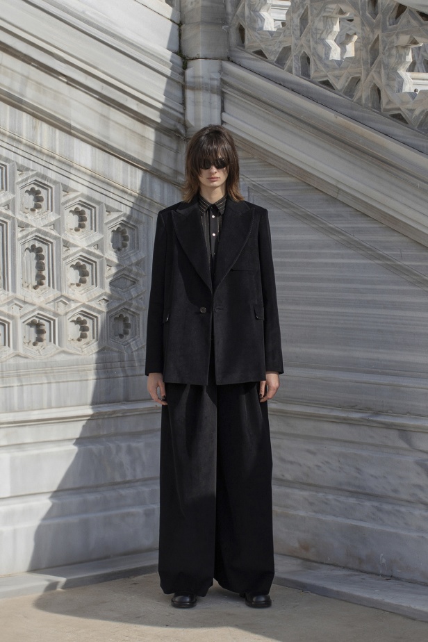 مجموعة Dice Kayek لخريف وشتاء 2024 في باريس