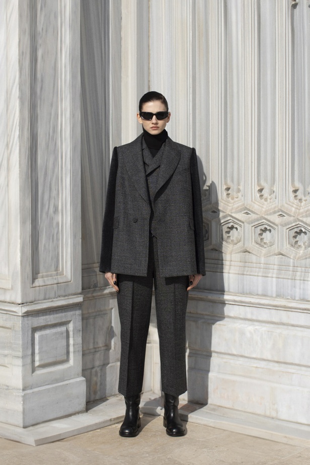 مجموعة Dice Kayek لخريف وشتاء 2024 في باريس