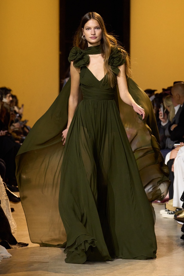 من موسيقى الروك وروح الغرب مجموعة ايلي صعب للألبسة الجاهزة