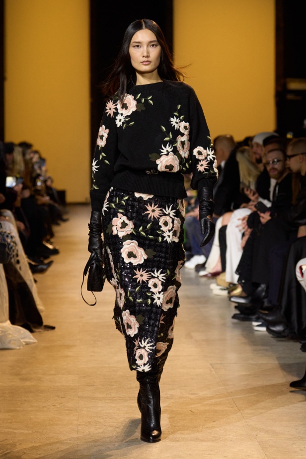 من موسيقى الروك وروح الغرب مجموعة ايلي صعب للألبسة الجاهزة