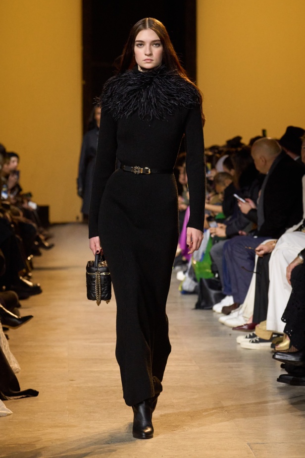 من موسيقى الروك وروح الغرب مجموعة ايلي صعب للألبسة الجاهزة