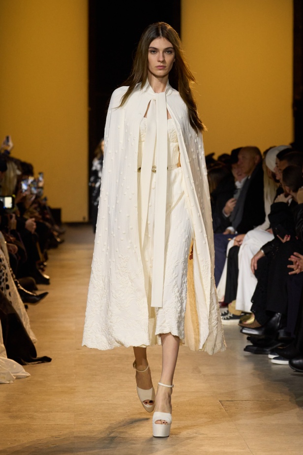 من موسيقى الروك وروح الغرب مجموعة ايلي صعب للألبسة الجاهزة