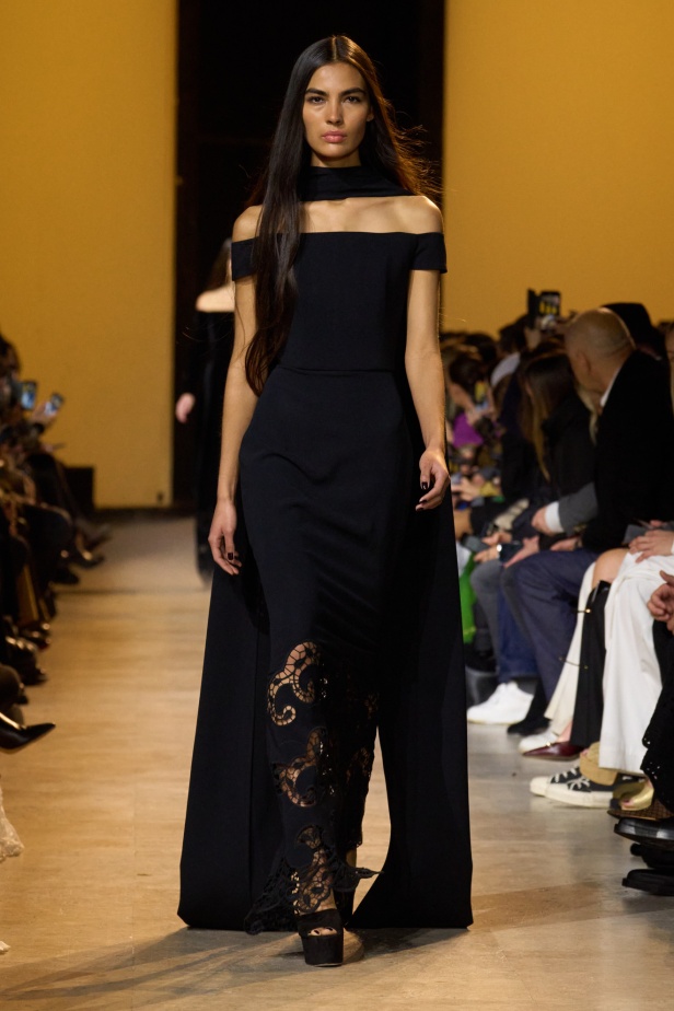 من موسيقى الروك وروح الغرب مجموعة ايلي صعب للألبسة الجاهزة