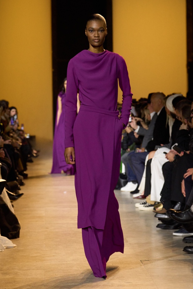 من موسيقى الروك وروح الغرب مجموعة ايلي صعب للألبسة الجاهزة