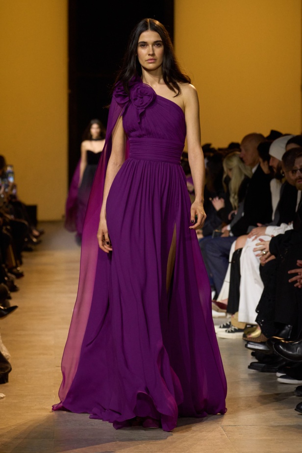 من موسيقى الروك وروح الغرب مجموعة ايلي صعب للألبسة الجاهزة