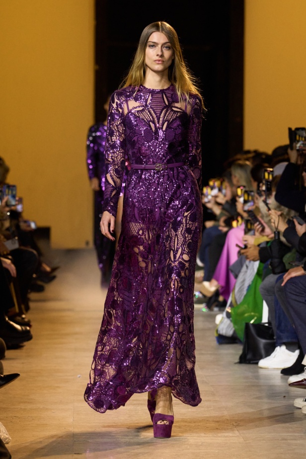 من موسيقى الروك وروح الغرب مجموعة ايلي صعب للألبسة الجاهزة