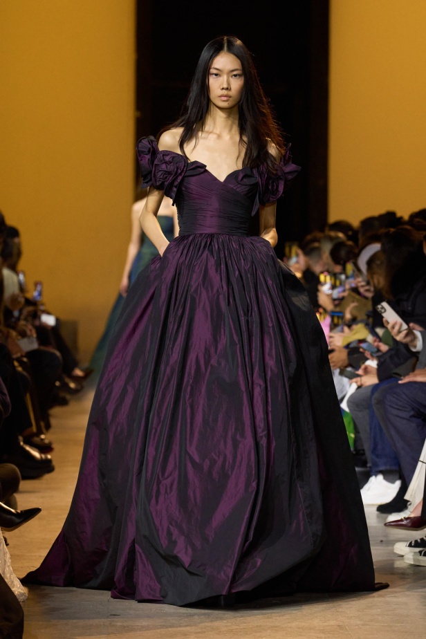 من موسيقى الروك وروح الغرب مجموعة ايلي صعب للألبسة الجاهزة