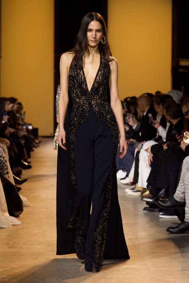 من موسيقى الروك وروح الغرب مجموعة ايلي صعب للألبسة الجاهزة