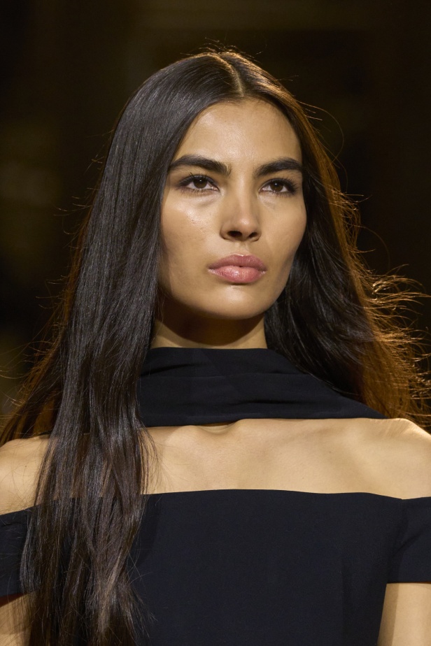 مجموعة ايلي صعب لخريف وشتاء 2024 - 2025