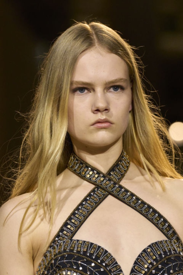 مجموعة ايلي صعب لخريف وشتاء 2024 - 2025