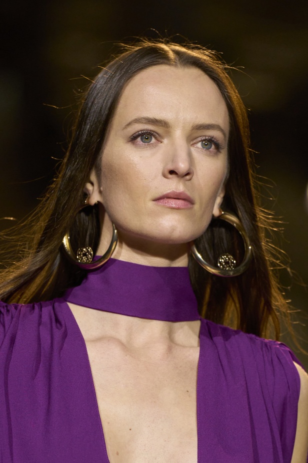 من موسيقى الروك وروح الغرب مجموعة ايلي صعب للألبسة الجاهزة