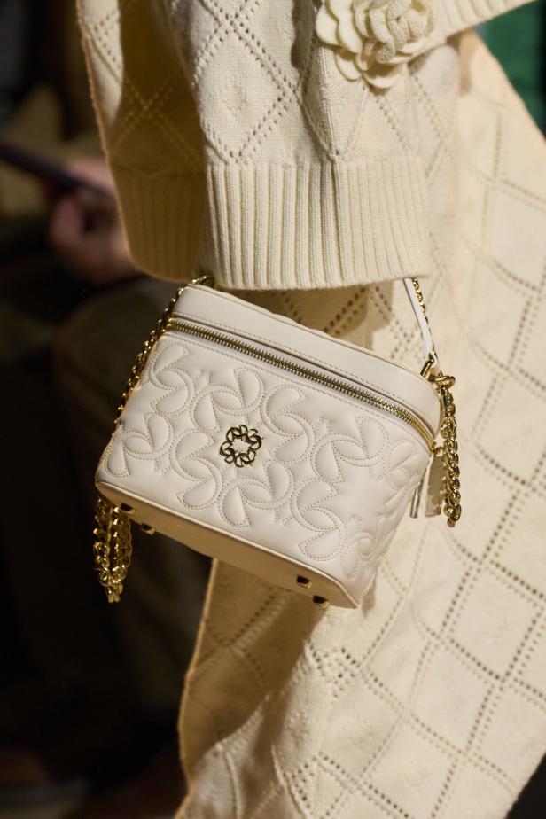 من موسيقى الروك وروح الغرب مجموعة ايلي صعب للألبسة الجاهزة