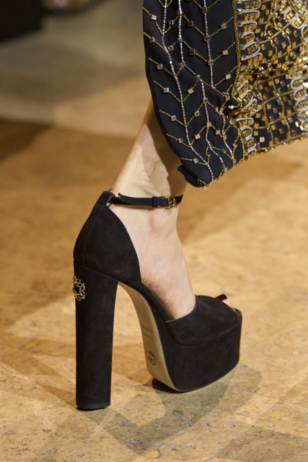 من موسيقى الروك وروح الغرب مجموعة ايلي صعب للألبسة الجاهزة