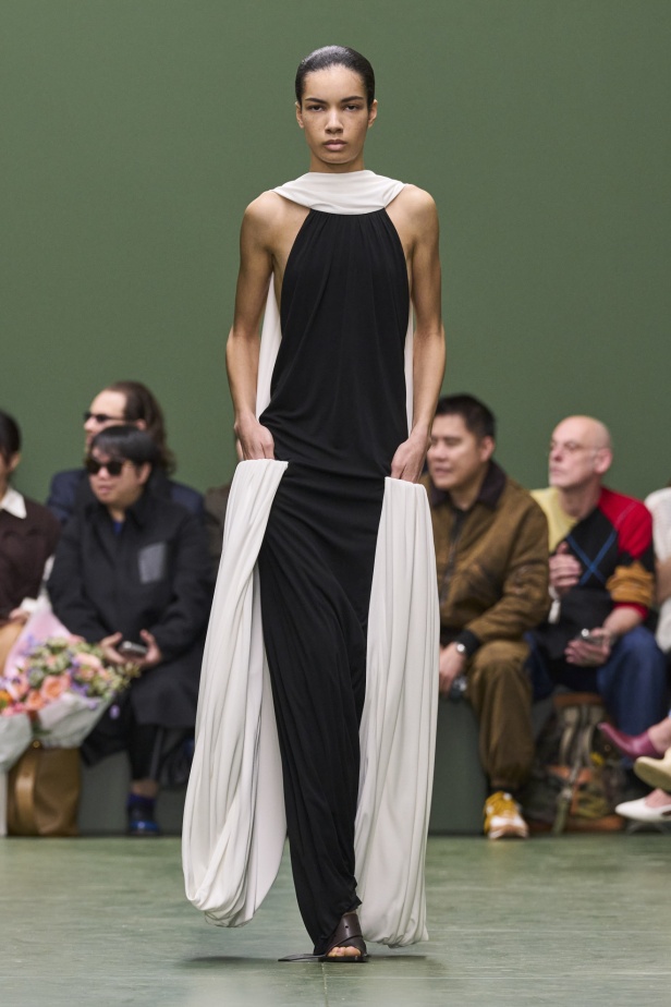 مجموعة Loewe لخريف وشتاء 2024