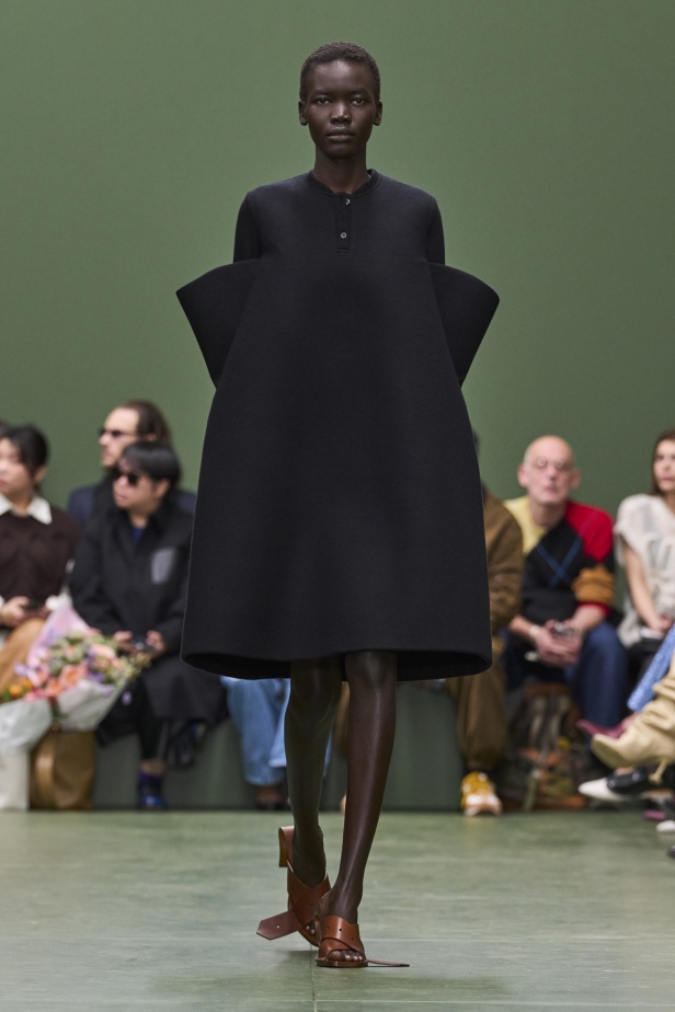 مجموعة Loewe لخريف وشتاء 2024