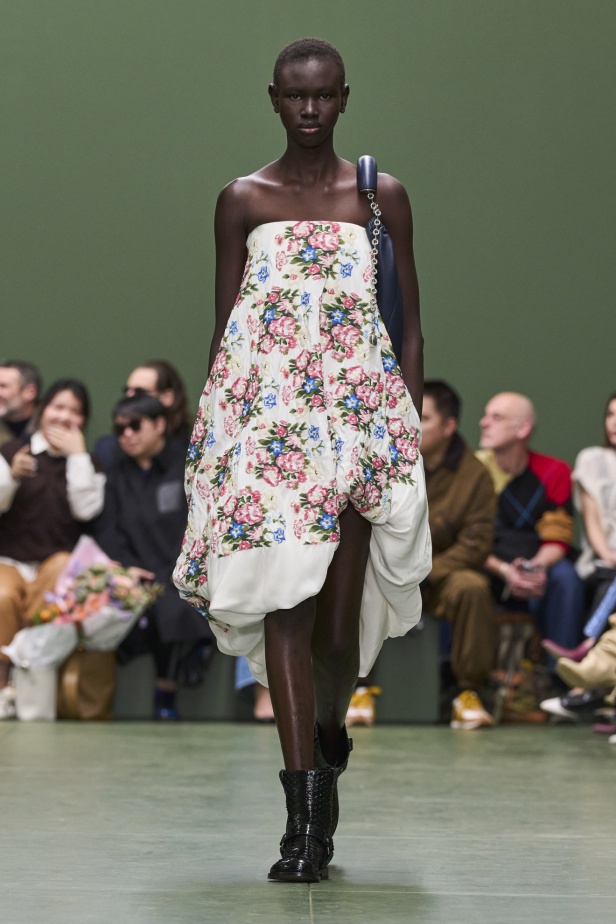 مجموعة Loewe لخريف وشتاء 2024