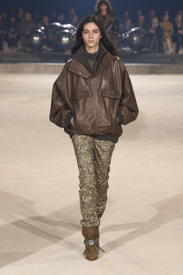 مجموعة Isabel Marant لخريف وشتاء 2024 بين النمط البوهيمي والإحساس الغربي