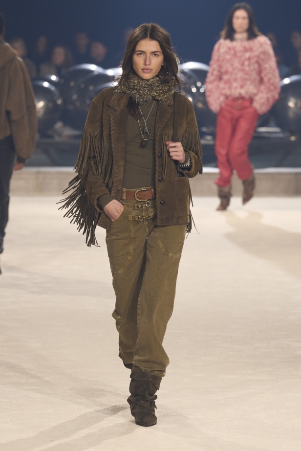 مجموعة Isabel Marant لخريف وشتاء 2024 بين النمط البوهيمي والإحساس الغربي