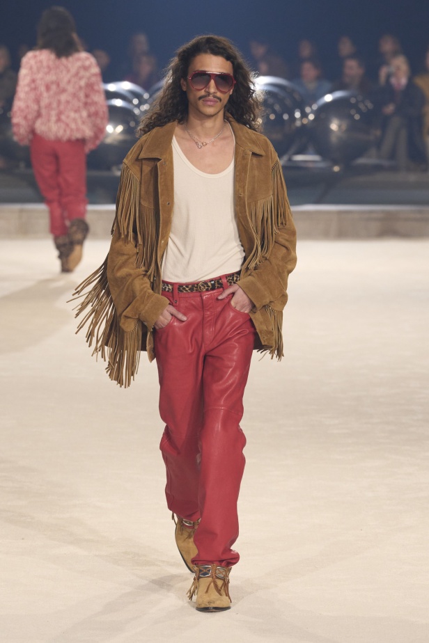 مجموعة Isabel Marant لخريف وشتاء 2024 بين النمط البوهيمي والإحساس الغربي