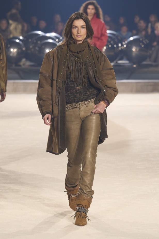 مجموعة Isabel Marant لخريف وشتاء 2024 بين النمط البوهيمي والإحساس الغربي