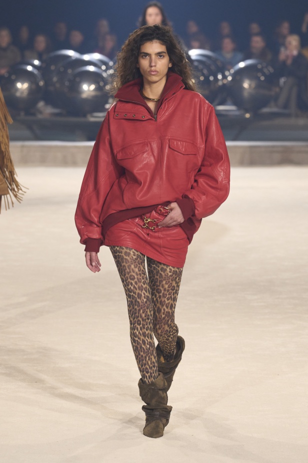 مجموعة Isabel Marant لخريف وشتاء 2024 بين النمط البوهيمي والإحساس الغربي