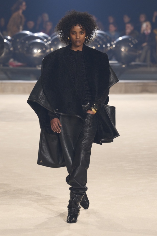 مجموعة Isabel Marant لخريف وشتاء 2024 بين النمط البوهيمي والإحساس الغربي