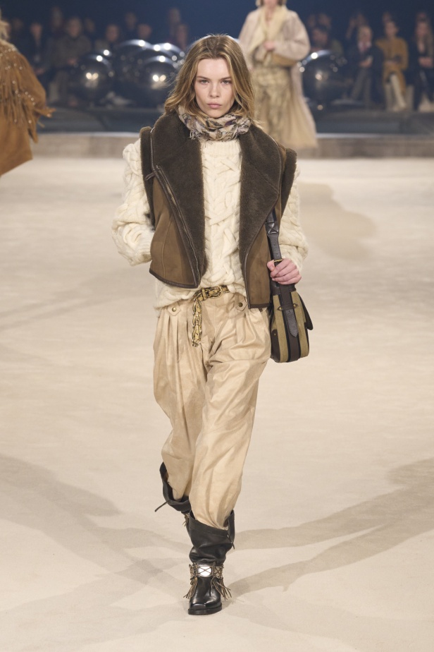 مجموعة Isabel Marant لخريف وشتاء 2024 بين النمط البوهيمي والإحساس الغربي