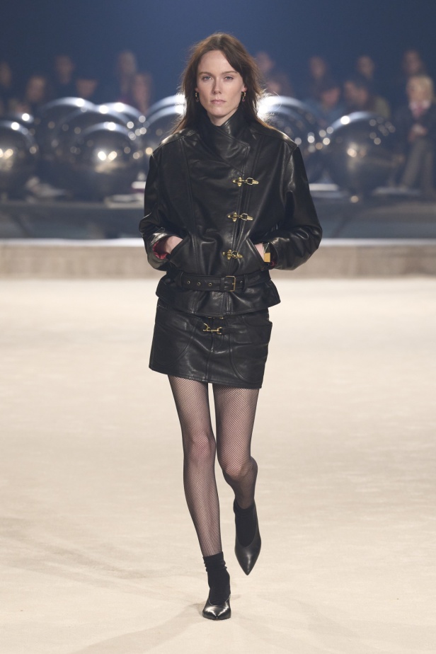 مجموعة Isabel Marant لخريف وشتاء 2024 بين النمط البوهيمي والإحساس الغربي