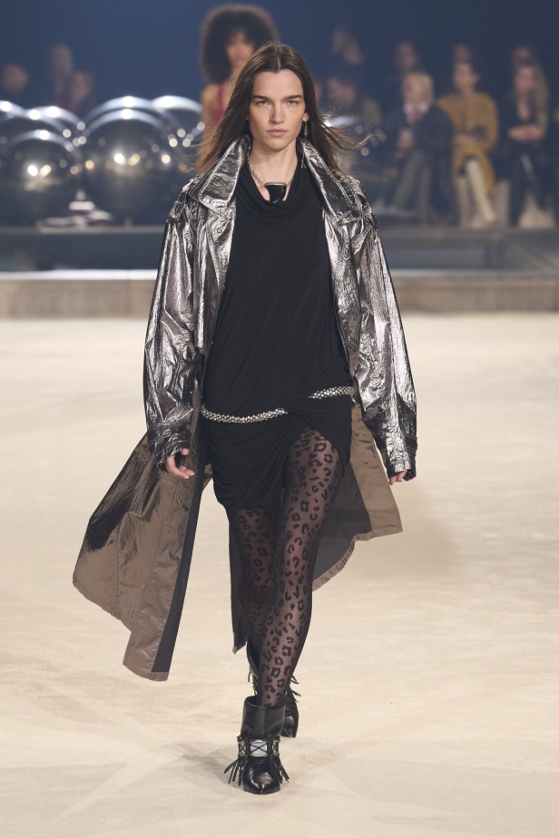 مجموعة Isabel Marant لخريف وشتاء 2024 بين النمط البوهيمي والإحساس الغربي