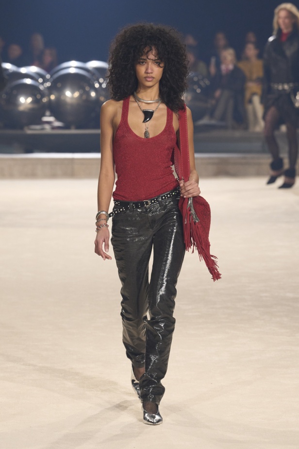 مجموعة Isabel Marant لخريف وشتاء 2024 بين النمط البوهيمي والإحساس الغربي