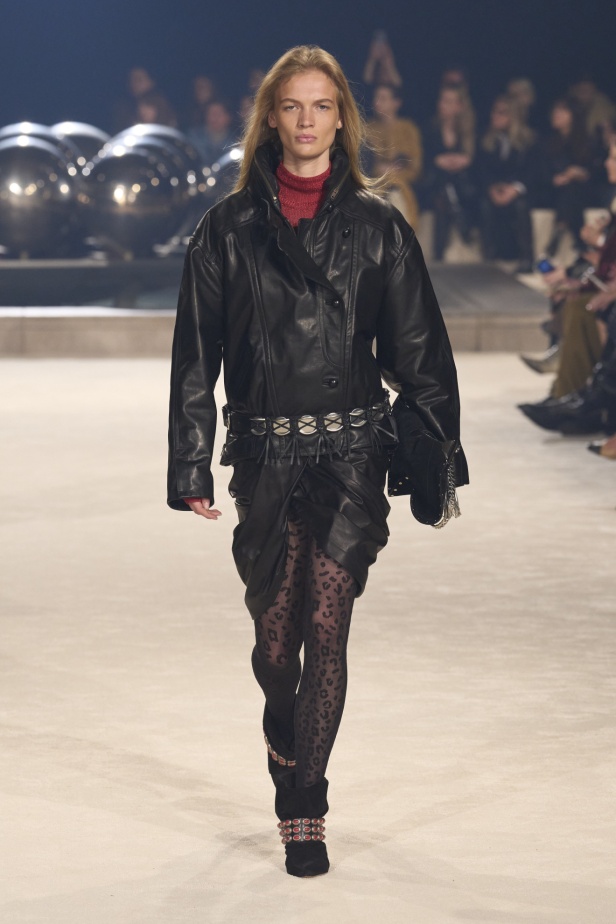مجموعة Isabel Marant لخريف وشتاء 2024 بين النمط البوهيمي والإحساس الغربي