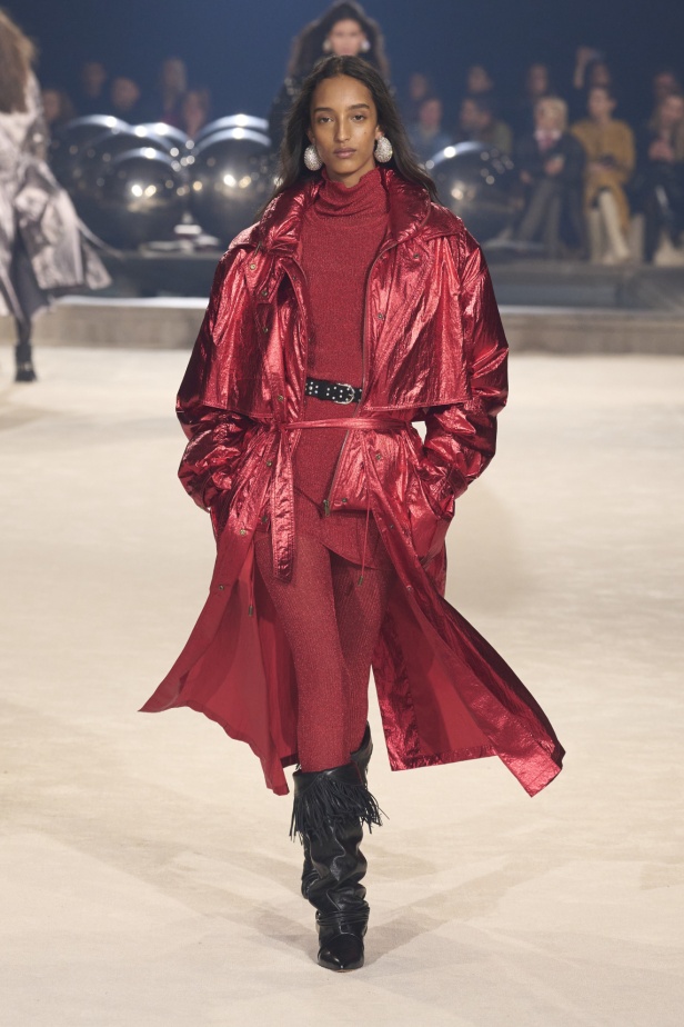مجموعة Isabel Marant لخريف وشتاء 2024 بين النمط البوهيمي والإحساس الغربي