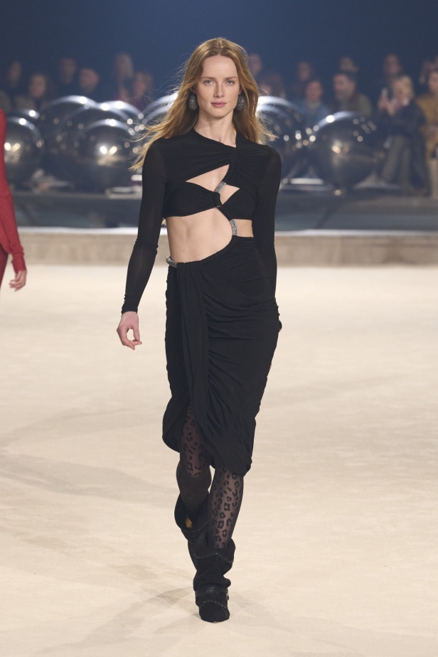 مجموعة Isabel Marant لخريف وشتاء 2024 بين النمط البوهيمي والإحساس الغربي