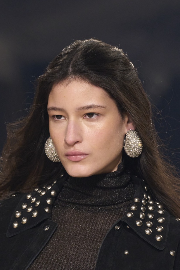 مجموعة Isabel Marant لخريف وشتاء 2024 بين النمط البوهيمي والإحساس الغربي