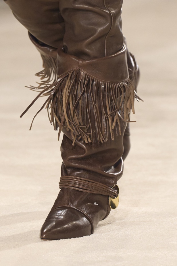 مجموعة Isabel Marant لخريف وشتاء 2024 بين النمط البوهيمي والإحساس الغربي