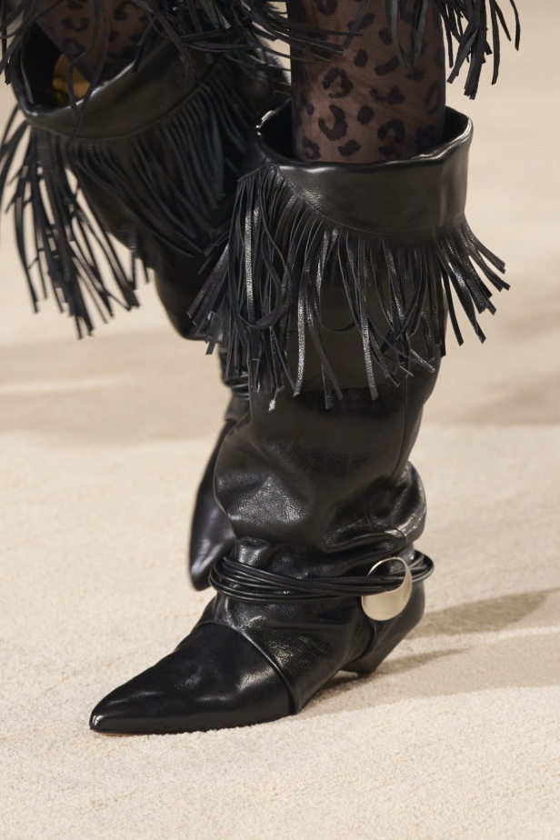 مجموعة Isabel Marant لخريف وشتاء 2024 بين النمط البوهيمي والإحساس الغربي