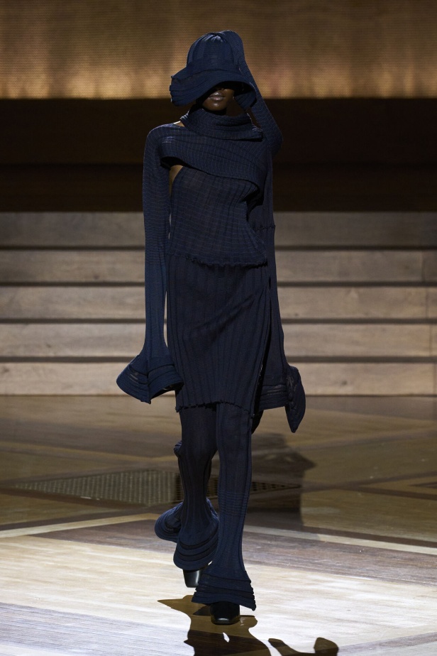 مجموعة Issey Miyake لخريف وشتاء 2024-2025