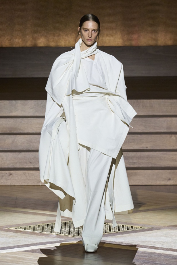 مجموعة Issey Miyake لخريف وشتاء 2024-2025