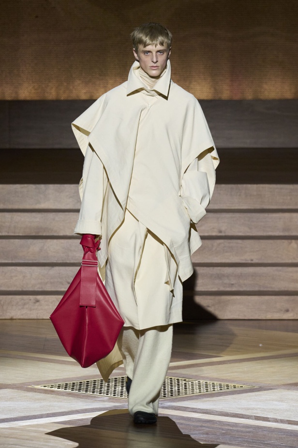 مجموعة Issey Miyake لخريف وشتاء 2024-2025
