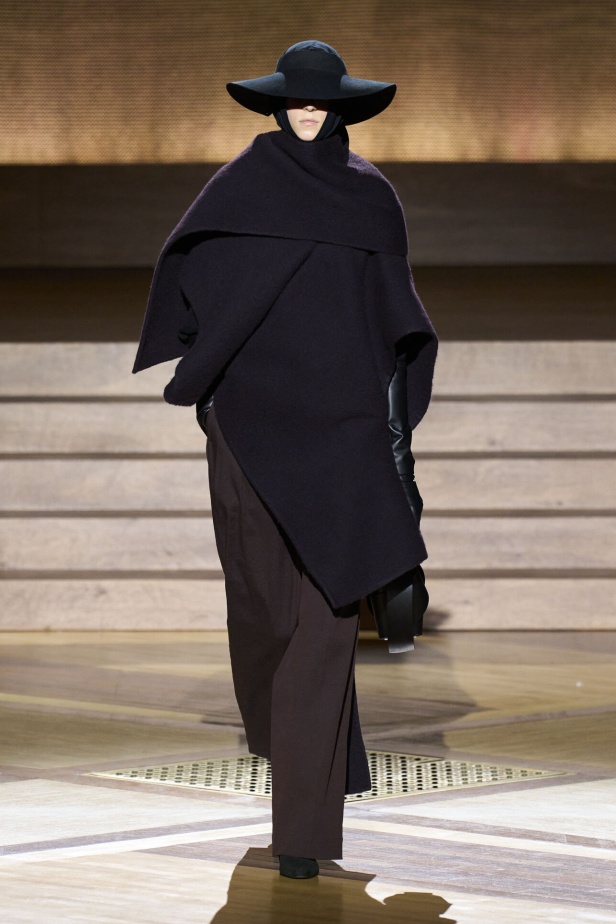 مجموعة Issey Miyake لخريف وشتاء 2024-2025