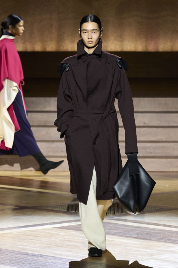 مجموعة Issey Miyake لخريف وشتاء 2024-2025