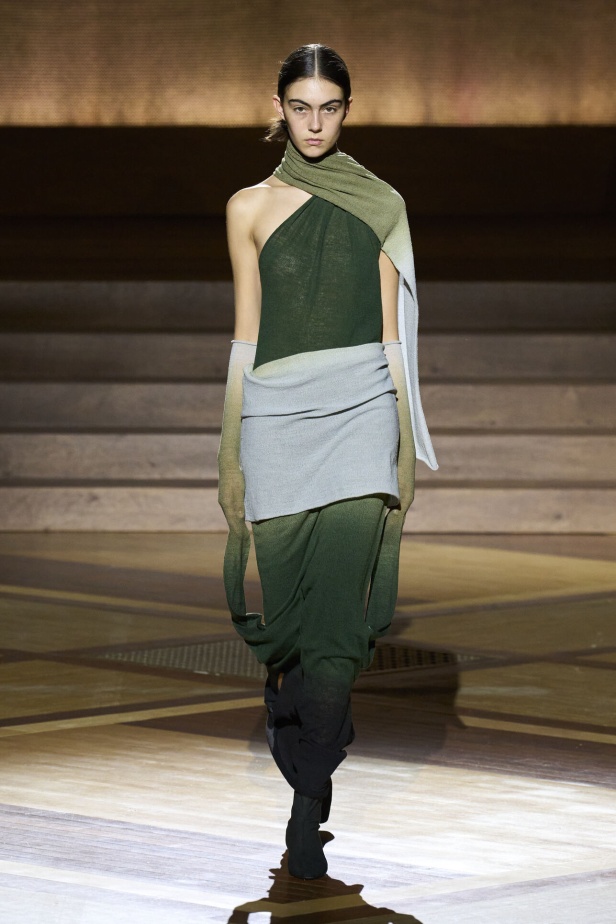 مجموعة Issey Miyake لخريف وشتاء 2024-2025