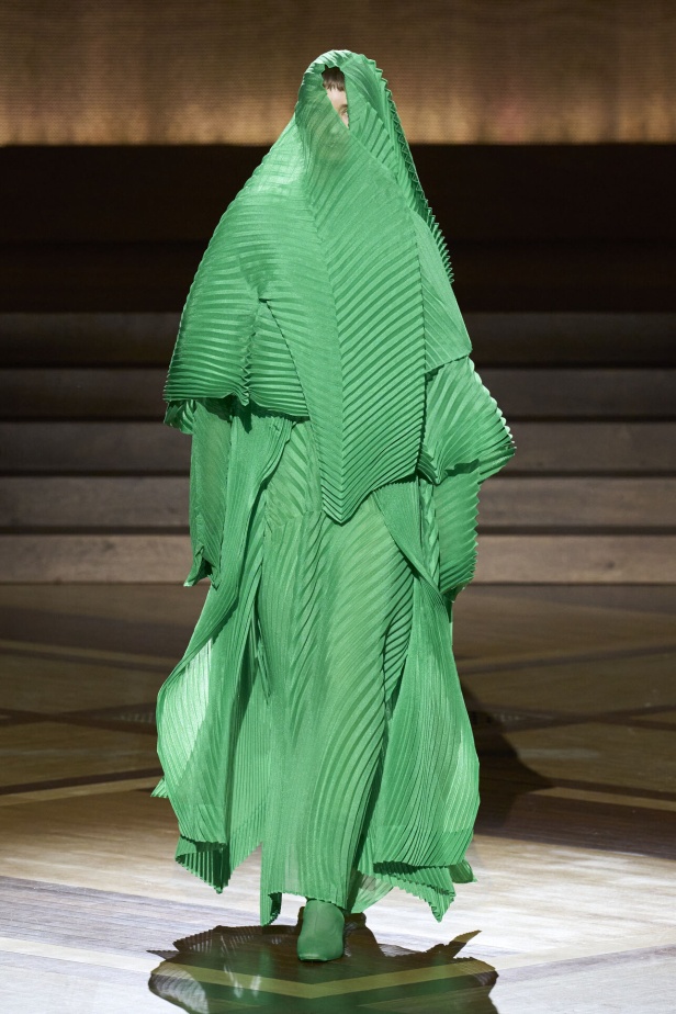 مجموعة Issey Miyake لخريف وشتاء 2024-2025