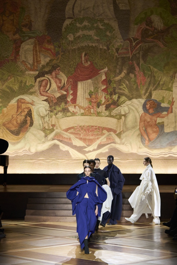 مجموعة Issey Miyake لخريف وشتاء 2024-2025