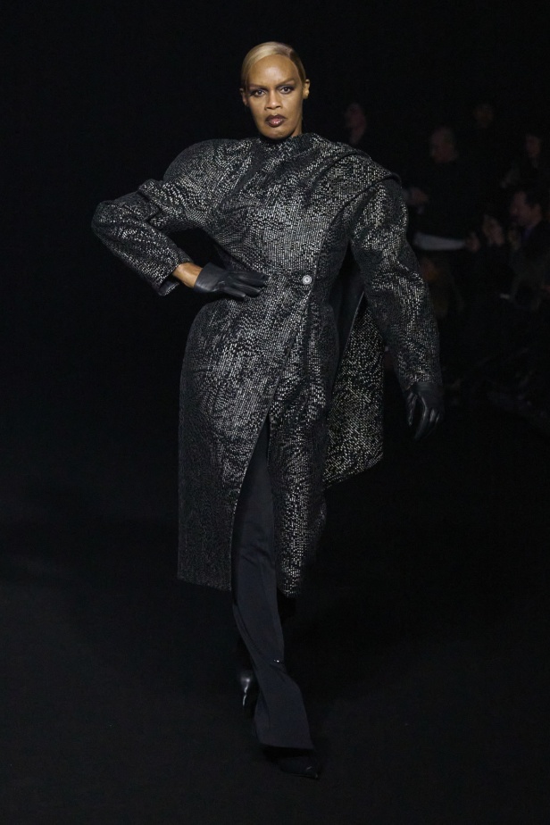 مجموعة Mugler لخريف وشتاء 2024